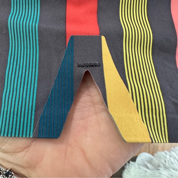 Lululemon Multicolor Stripe Hybrid Shorts Size 40 - Picture 10 of 16